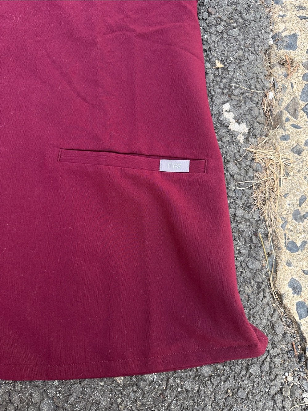 NWT! Figs Burgundy V-Neck Scrub Set - Picture 3 of 7